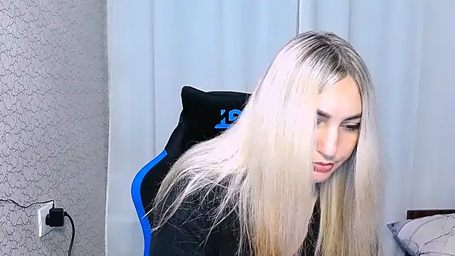 JaneLaJewel online show from November 12, 2025, 2:43 pm