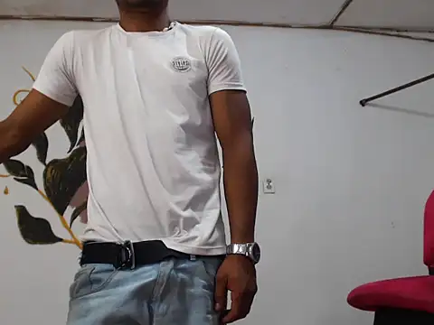 Snapshot of fernandez_latinblackk chatting on February 15, 2025, 5:09 am fernandez latinblackk online show from February 15, 2025, 5:09 am