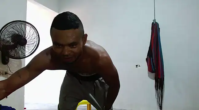 Snapshot of fernandez_latinblackk chatting on March 10, 2025, 8:01 pm fernandez latinblackk online show from March 10, 2025, 8:01 pm