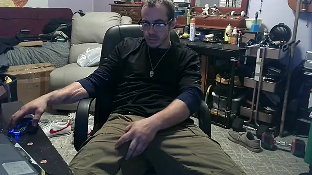 ScubaStevex online show from November 2, 2025, 4:23 pm