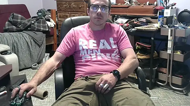 ScubaStevex online show from October 28, 2025, 5:45 pm