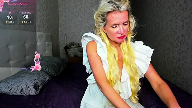 Luna  Lewis online show from January 29, 2025, 5:24 pm