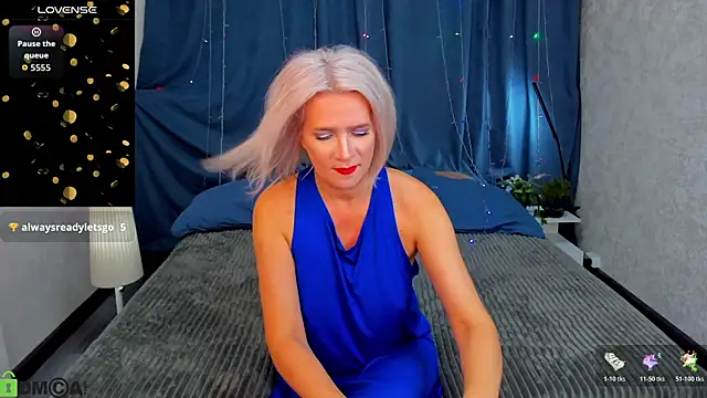 Luna  Lewis online show from November 6, 2025, 9:13 am