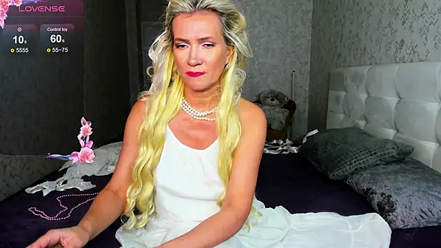 Luna  Lewis online show from January 29, 2025, 11:20 am