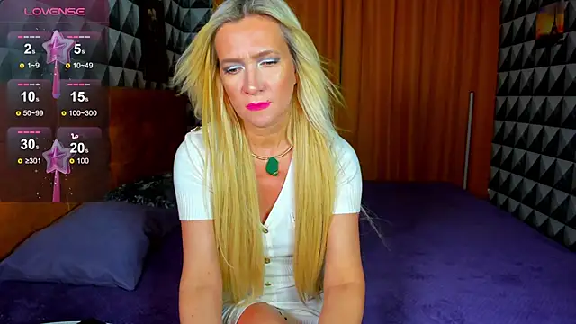 Luna  Lewis online show from January 25, 2025, 11:02 am