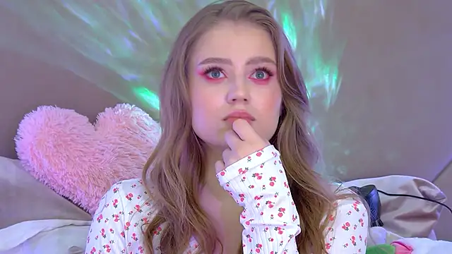 SelinSwarovski online show from October 9, 2025, 6:08 pm