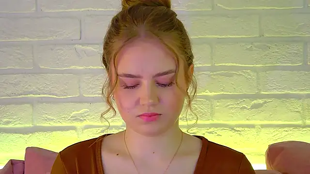 SelinSwarovski online show from February 22, 2026, 4:52 pm