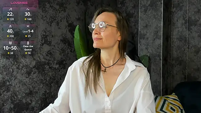 Snapshot of Lillian_White chatting on May 13, 2026, 1:01 am Lillian White online show from May 13, 2026, 1:01 am
