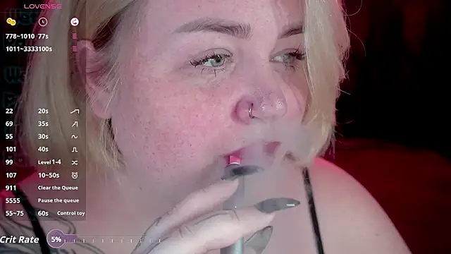 ZaraReignn online show from November 16, 2025, 2:11 pm