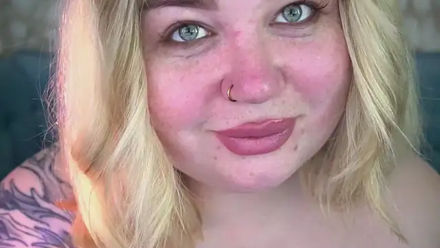 ZaraReignn online show from April 14, 2026, 8:14 pm