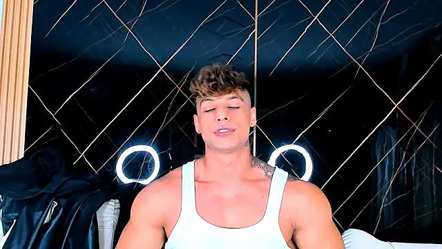 Owen Muzcle online show from October 11, 2025, 3:07 am