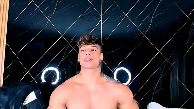 Owen Muzcle online show from October 15, 2025, 5:21 pm