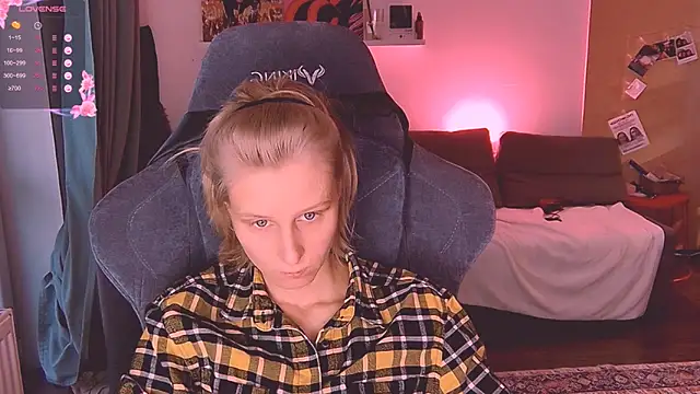 KatiKate online show from October 22, 2025, 2:16 pm