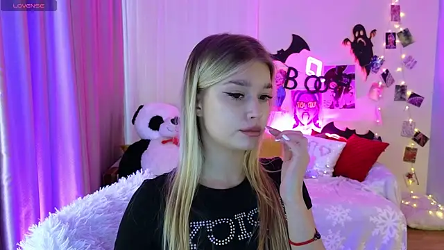 Snapshot of BattyMelody chatting on November 6, 2025, 10:08 am BattyMelody online show from November 6, 2025, 10:08 am