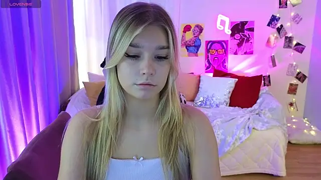 Snapshot of BattyMelody chatting on October 19, 2025, 1:03 pm BattyMelody online show from October 19, 2025, 1:03 pm