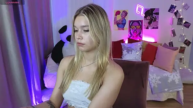 Snapshot of BattyMelody chatting on September 16, 2025, 10:16 am BattyMelody online show from September 16, 2025, 10:16 am