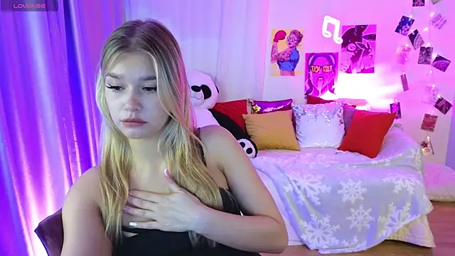 Snapshot of BattyMelody chatting on October 15, 2025, 1:41 pm BattyMelody online show from October 15, 2025, 1:41 pm