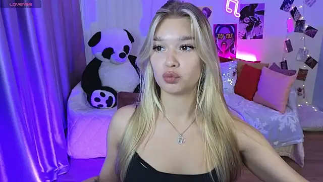 Snapshot of BattyMelody chatting on September 15, 2025, 1:44 pm BattyMelody online show from September 15, 2025, 1:44 pm