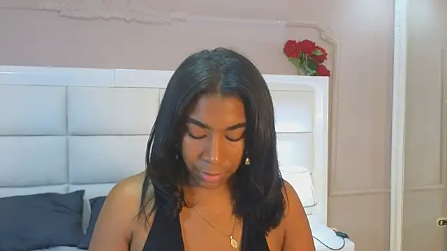 KloheCurvy online show from December 15, 2025, 12:44 pm