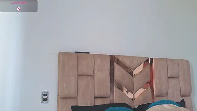 KloheCurvy online show from April 13, 2026, 1:26 pm