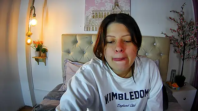 Snapshot of ShyVibes_ chatting on February 8, 2026, 7:22 pm ShyVibes online show from February 8, 2026, 7:22 pm