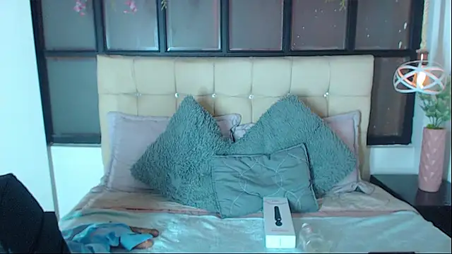 ShyVibes  online show from October 15, 2025, 4:04 pm