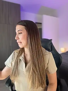 SophieRaily  online show from November 24, 2025, 6:08 pm