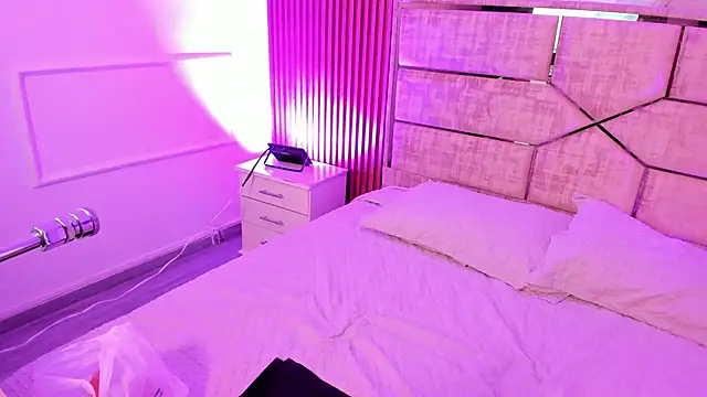 Snapshot of MiiaaMoonroee chatting on February 5, 2026, 8:15 pm MiiaaMoonroee online show from February 5, 2026, 8:15 pm