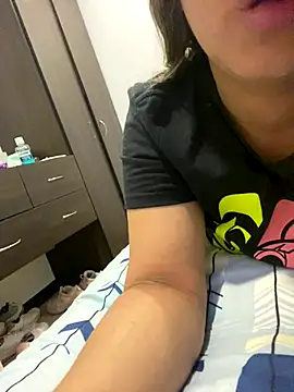 girl anni online show from October 13, 2025, 8:54 pm