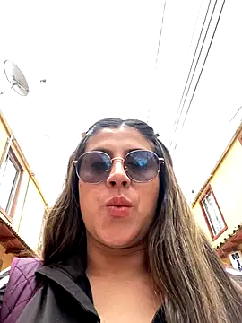 girl anni online show from October 6, 2025, 4:52 pm