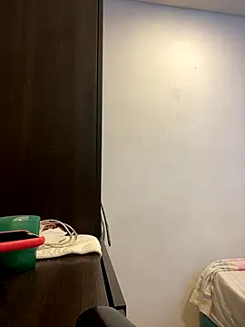 girl anni online show from October 27, 2025, 5:58 pm