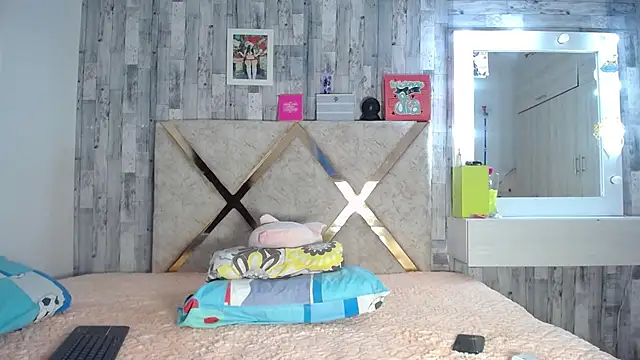 Violetrousse online show from February 24, 2026, 10:32 pm