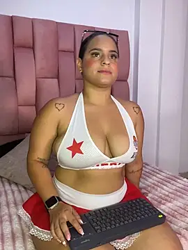 Violetrousse online show from October 6, 2025, 8:09 pm