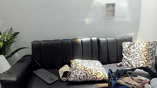 Mia petite01 online show from November 15, 2025, 10:47 pm