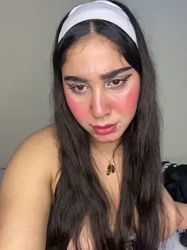 Snapshot of Meryem_Queen chatting on March 5, 2025, 12:05 am Meryem Queen online show from March 5, 2025, 12:05 am