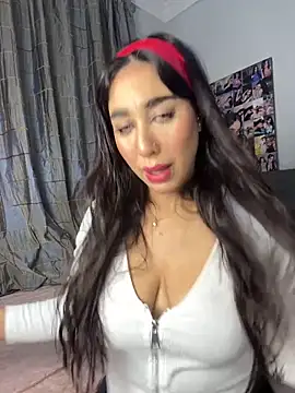 Snapshot of Meryem_Queen chatting on February 2, 2026, 11:37 pm Meryem Queen online show from February 2, 2026, 11:37 pm