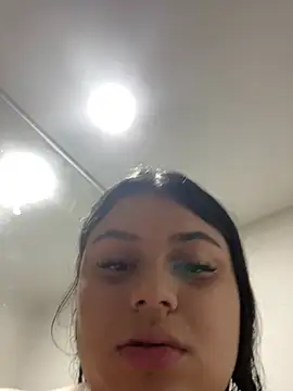 alissonfernandez  online show from February 26, 2025, 11:09 pm