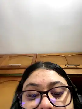 alissonfernandez  online show from December 5, 2025, 11:31 am