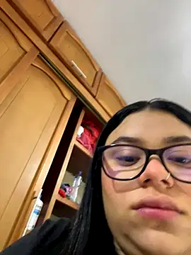 alissonfernandez  online show from November 5, 2025, 4:54 pm