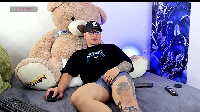 boyc022  online show from January 17, 2026, 2:26 am