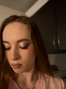  AngelMoon  online show from December 19, 2025, 4:05 am