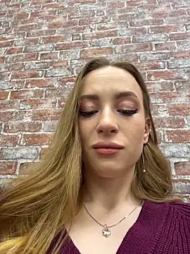  AngelMoon  online show from November 18, 2025, 4:05 am