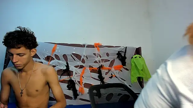 smiths couple online show from October 20, 2025, 1:22 pm