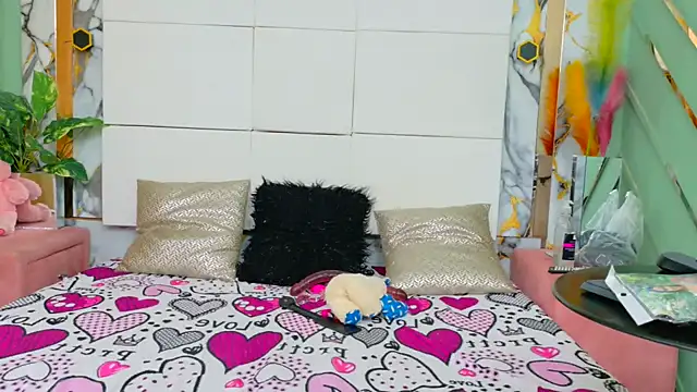 AmeliaANDEmily online show from September 23, 2025, 2:13 pm