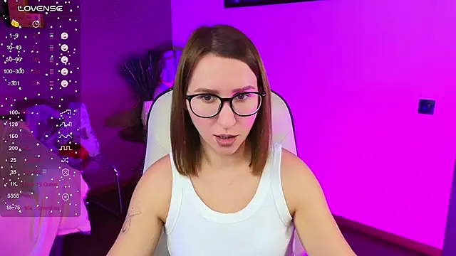 Snapshot of AliceBYKiss chatting on November 22, 2025, 1:10 pm AliceBYKiss online show from November 22, 2025, 1:10 pm