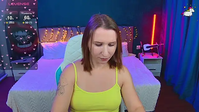 Snapshot of AliceBYKiss chatting on December 5, 2025, 1:27 am AliceBYKiss online show from December 5, 2025, 1:27 am