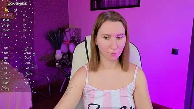 Snapshot of AliceBYKiss chatting on December 2, 2025, 8:05 am AliceBYKiss online show from December 2, 2025, 8:05 am