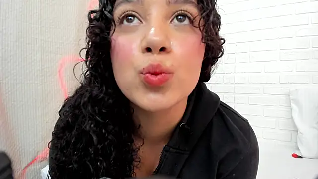 Julieta 333 online show from February 24, 2025, 5:31 pm