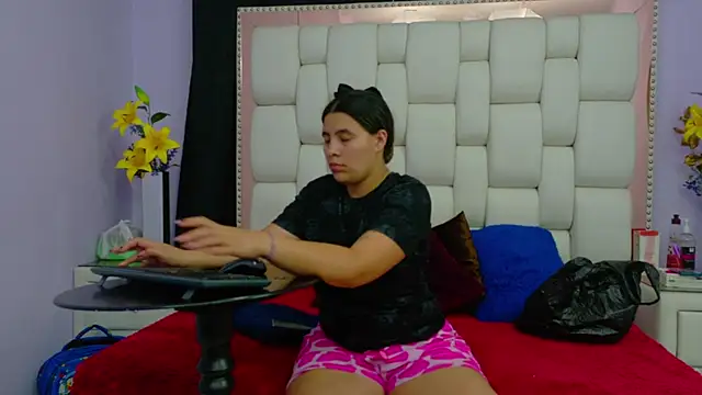 Snapshot of Salome_Moonn chatting on November 27, 2025, 2:01 am Salome Moonn online show from November 27, 2025, 2:01 am