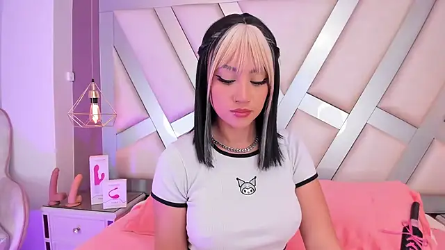 MadissonRey online show from November 7, 2025, 1:15 pm